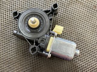 bontott AUDI A3 Bal első Ablakemelő Motor