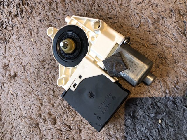 bontott AUDI A3 Bal első Ablakemelő Motor