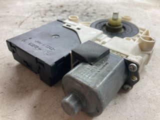 bontott AUDI A3 Bal első Ablakemelő Motor