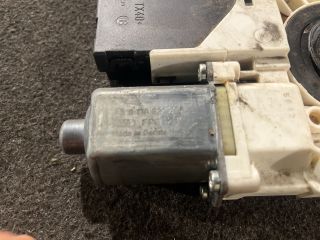 bontott AUDI A3 Bal első Ablakemelő Motor