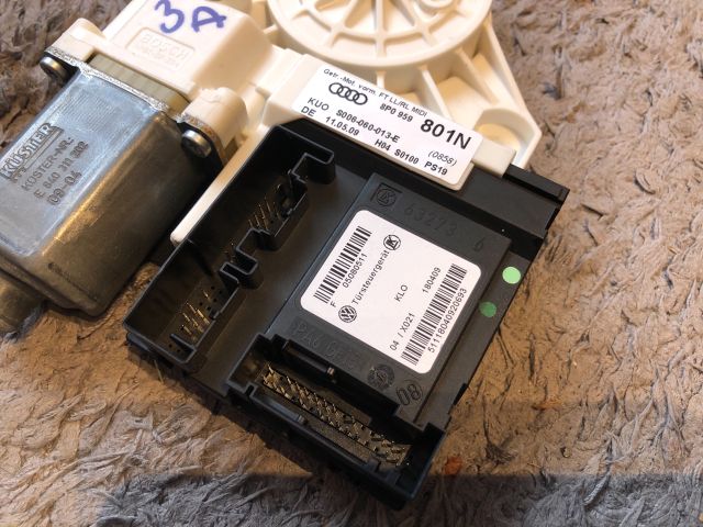 bontott AUDI A3 Bal első Ablakemelő Motor