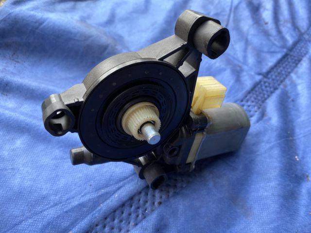 bontott AUDI A3 Bal első Ablaktörlő Motor