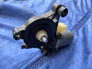 bontott AUDI A3 Bal első Ablaktörlő Motor