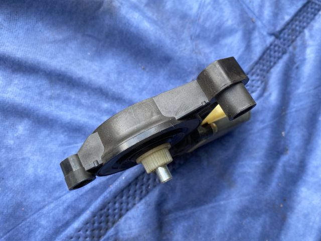 bontott AUDI A3 Bal első Ablaktörlő Motor