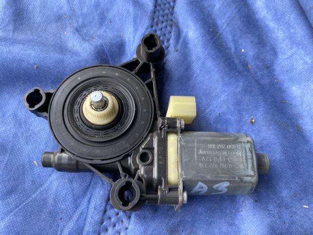 bontott AUDI A3 Bal első Ablaktörlő Motor