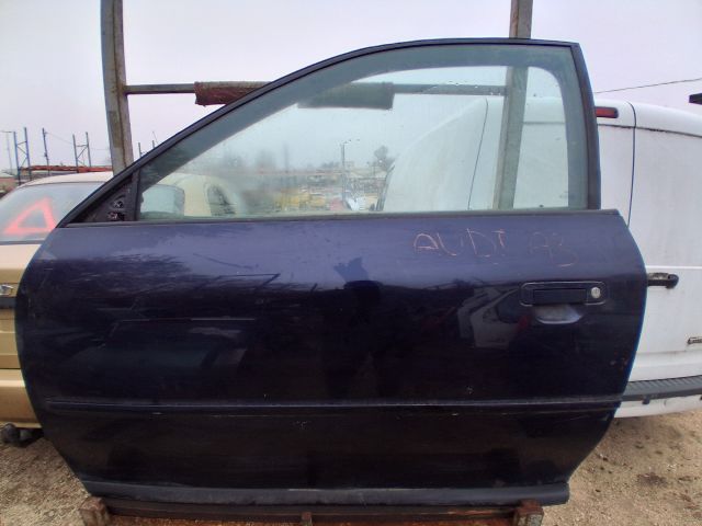 bontott AUDI A3 Bal első Ajtó (Részeivel)