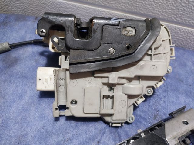 bontott AUDI A3 Bal első Ajtózár