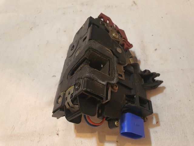 bontott AUDI A3 Bal első Ajtózár