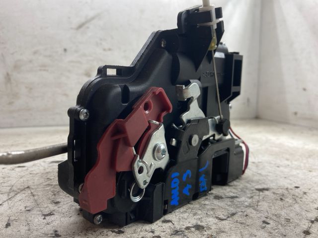 bontott AUDI A3 Bal első Ajtózár