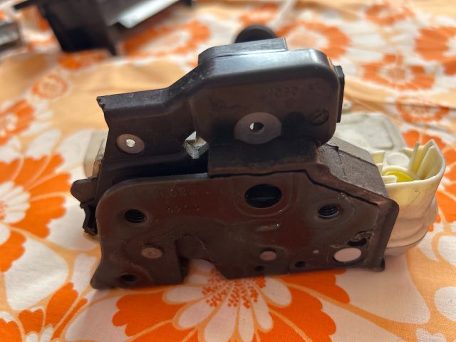 bontott AUDI A3 Bal első Ajtózár