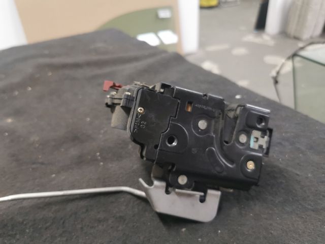 bontott AUDI A3 Bal első Ajtózár