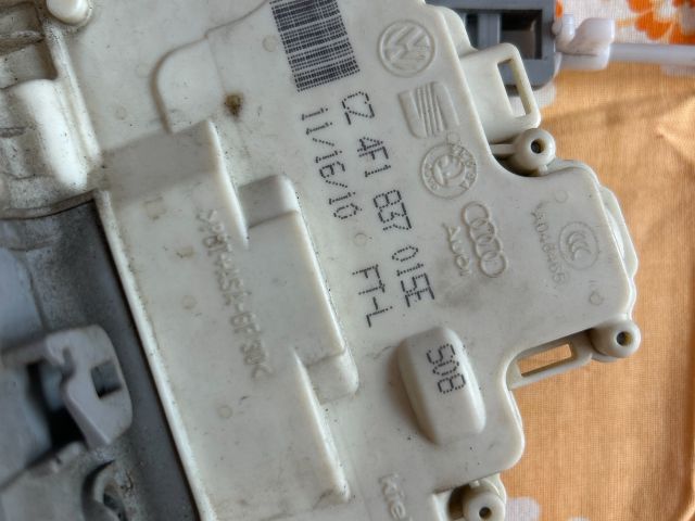 bontott AUDI A3 Bal első Ajtózár