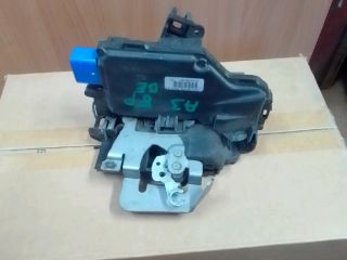 bontott AUDI A3 Bal első Ajtózár