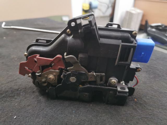 bontott AUDI A3 Bal első Ajtózár