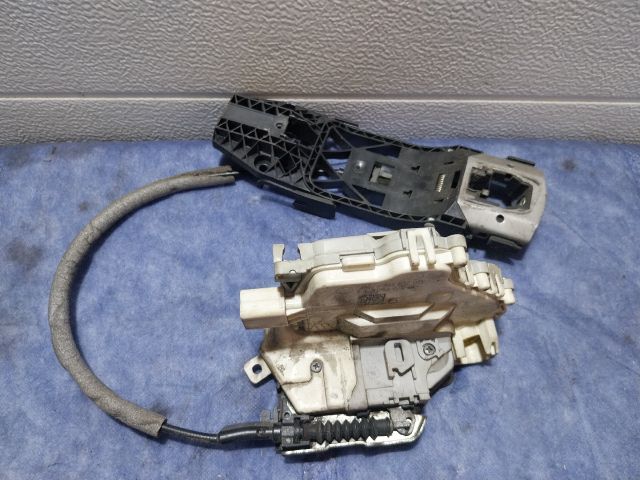 bontott AUDI A3 Bal első Ajtózár