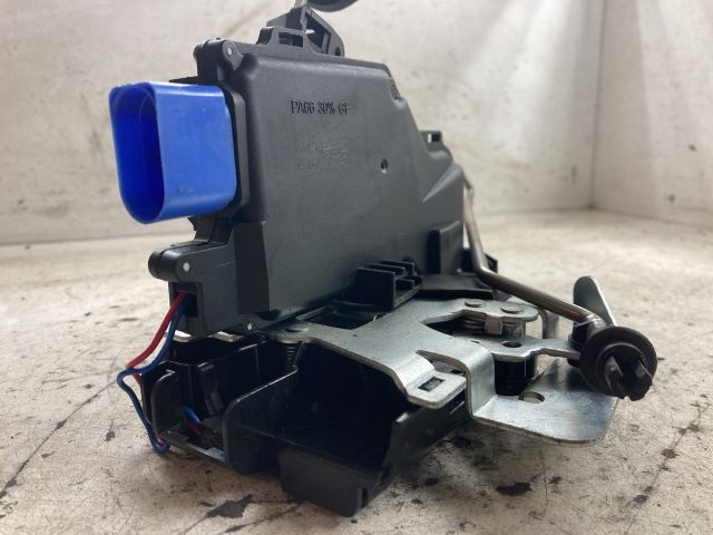 bontott AUDI A3 Bal első Ajtózár