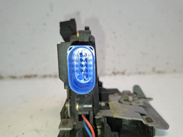 bontott AUDI A3 Bal első Ajtózár