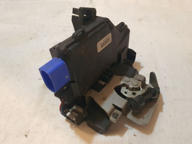 bontott AUDI A3 Bal első Ajtózár