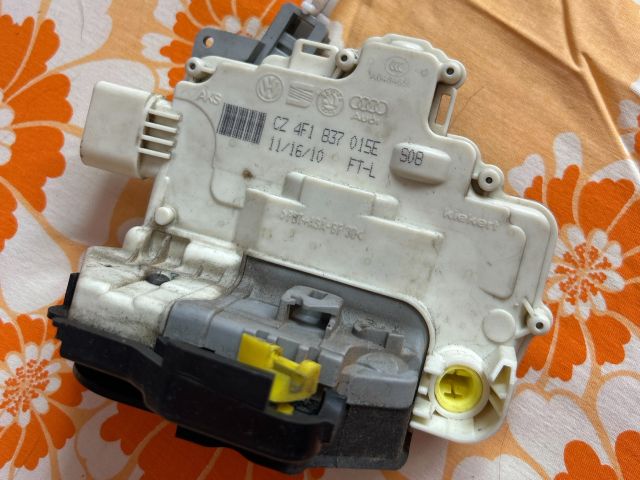 bontott AUDI A3 Bal első Ajtózár