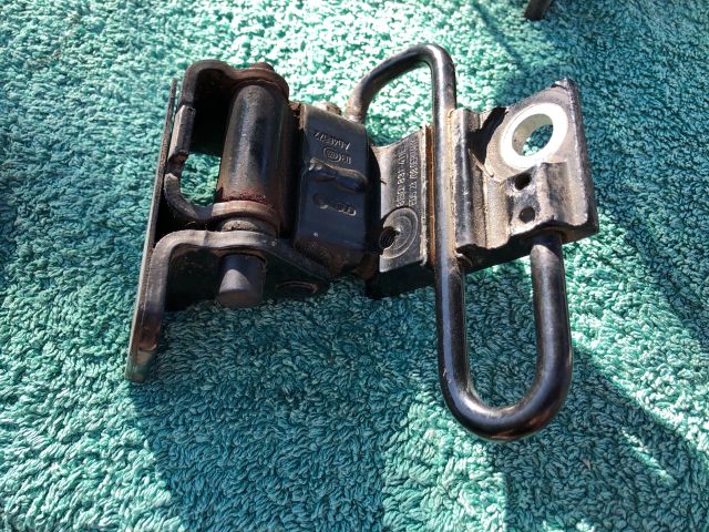 bontott AUDI A3 Bal első Alsó Zsanér