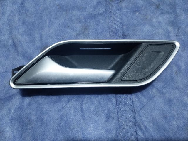 bontott AUDI A3 Bal első Belső Kilincs