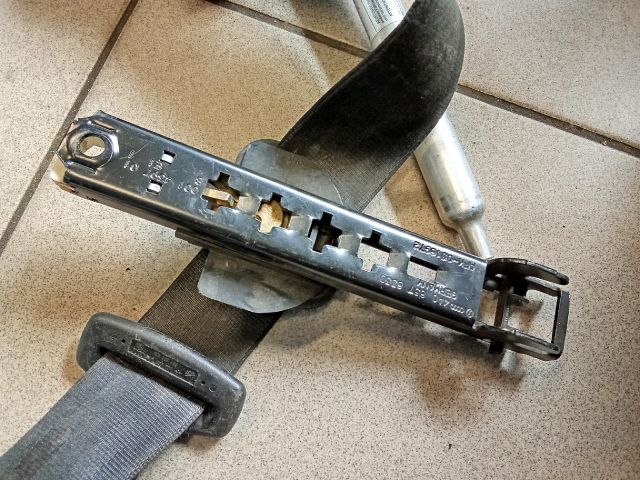 bontott AUDI A3 Bal első Biztonsági Öv