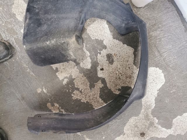 bontott AUDI A3 Bal első Első Dobbetét (Kerékjárati, Műanyag)