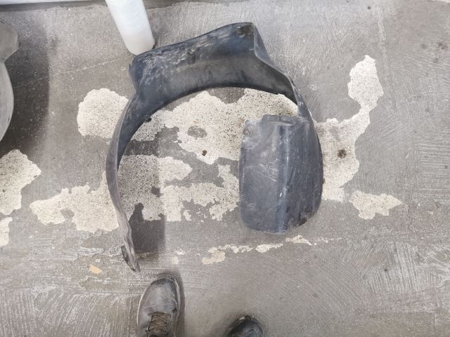 bontott AUDI A3 Bal első Első Dobbetét (Kerékjárati, Műanyag)