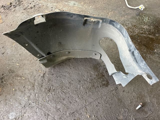 bontott AUDI A3 Bal első Első Dobbetét (Kerékjárati, Műanyag)