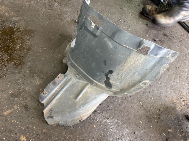 bontott AUDI A3 Bal első Első Dobbetét (Kerékjárati, Műanyag)