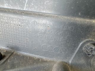 bontott AUDI A3 Bal első Első Dobbetét (Kerékjárati, Műanyag)