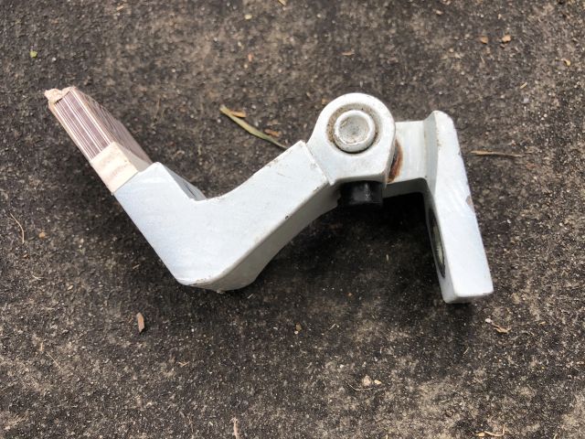 bontott AUDI A3 Bal első Felső Zsanér