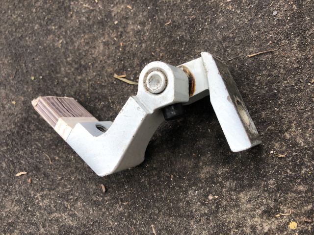 bontott AUDI A3 Bal első Felső Zsanér