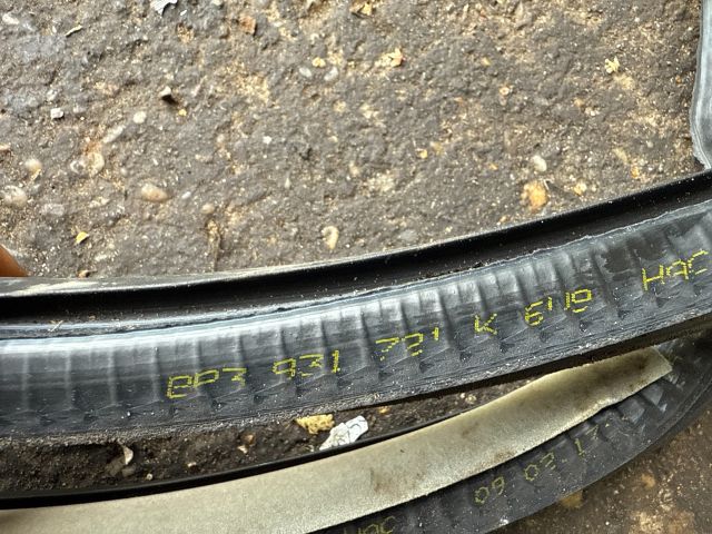 bontott AUDI A3 Bal első Gumikéder