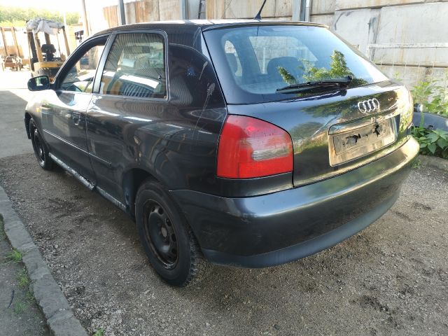 bontott AUDI A3 Bal első Gumikéder