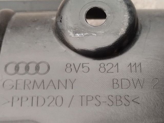 bontott AUDI A3 Bal első Sárvédő Gumi