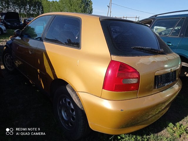 bontott AUDI A3 Bal első Vízlehúzó Gumicsík