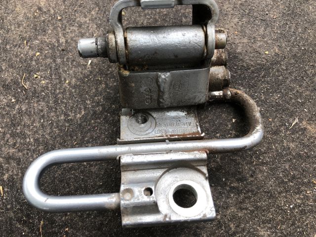 bontott AUDI A3 Bal első Zsanér