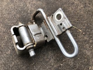 bontott AUDI A3 Bal első Zsanér