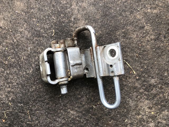 bontott AUDI A3 Bal első Zsanér