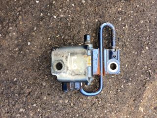 bontott AUDI A3 Bal első Zsanér