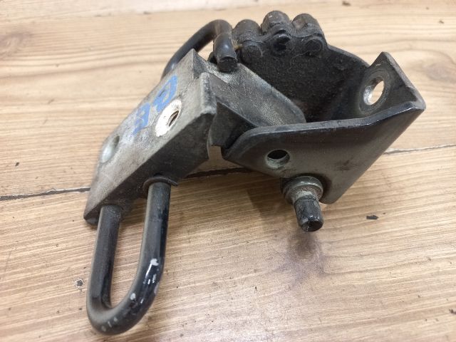 bontott AUDI A3 Bal első Zsanér