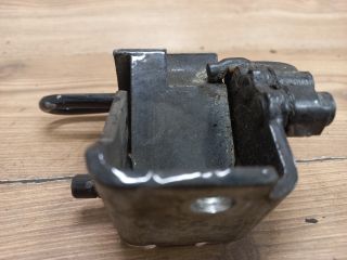 bontott AUDI A3 Bal első Zsanér