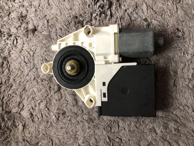 bontott AUDI A3 Bal hátsó Ablakemelő Motor