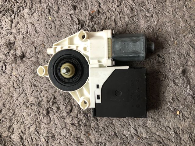 bontott AUDI A3 Bal hátsó Ablakemelő Motor