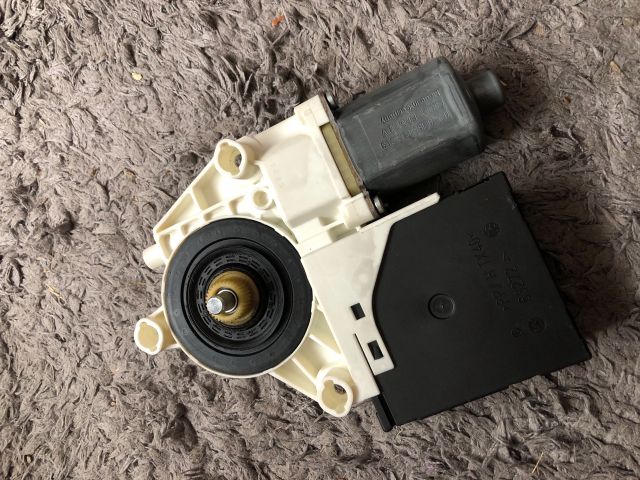 bontott AUDI A3 Bal hátsó Ablakemelő Motor