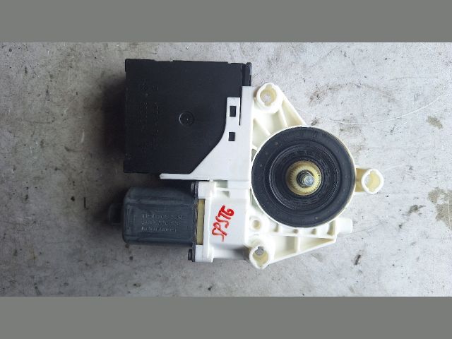 bontott AUDI A3 Bal hátsó Ablakemelő Motor