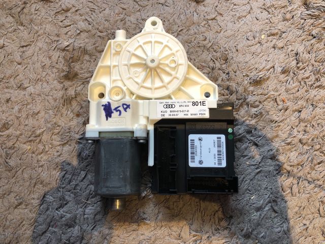 bontott AUDI A3 Bal hátsó Ablakemelő Motor