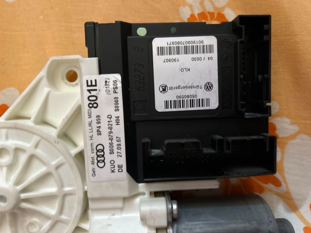 bontott AUDI A3 Bal hátsó Ablakemelő Motor