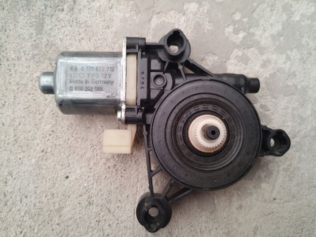 bontott AUDI A3 Bal hátsó Ablakemelő Motor